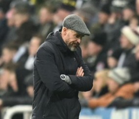 官方网-“练太狠，机器人！”英媒称滕哈赫失去半数球员支持