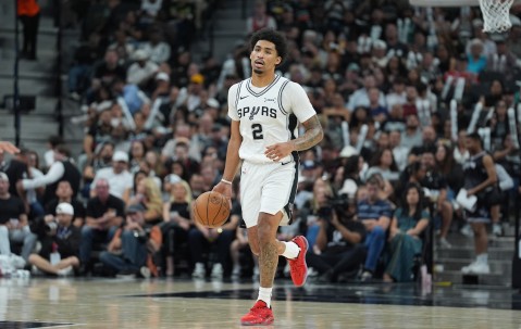 新秀赛季常规赛结束！马刺官方：哈珀因左大拇指伤势提前退赛