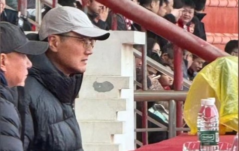 ky Sports-大河报：国足主帅邵佳一现场观战河南vs云南，考察球员表现