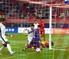 零封奖没了！王燊超高难度凌空解围变乌龙，海港被追回一个