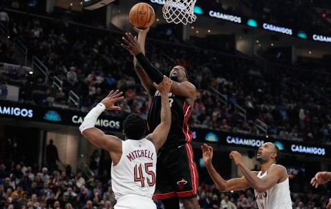 ky Sports-阿德巴约17+10+7米切尔28分 热火力克骑士止住5连败