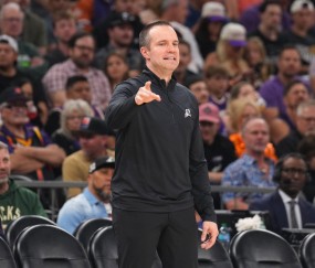 官方网-背靠背对阵独行侠！奥特：会评估球员情况决定是否安排轮休